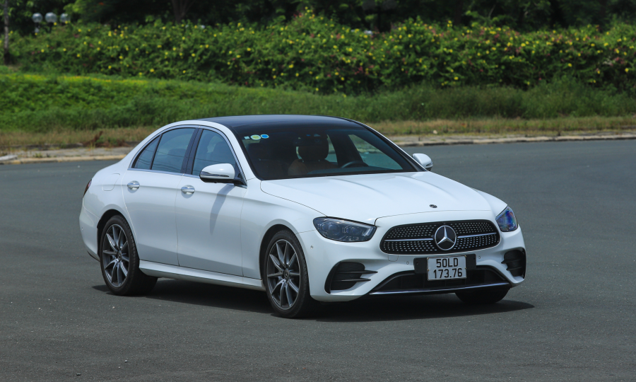 Đánh giá E300 AMG - sedan hài hòa nhất của Mercedes-94-2