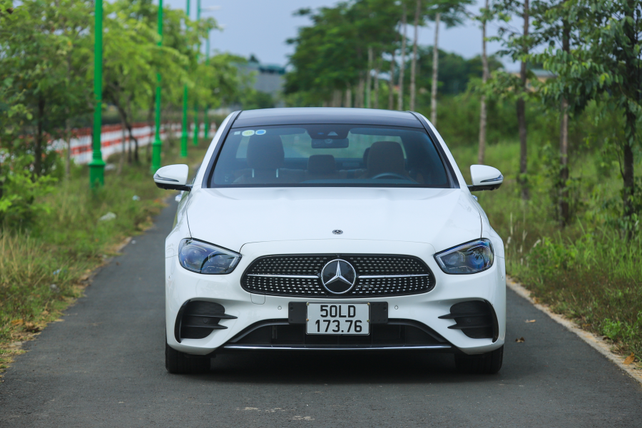 Đánh giá E300 AMG - sedan hài hòa nhất của Mercedes-94-4