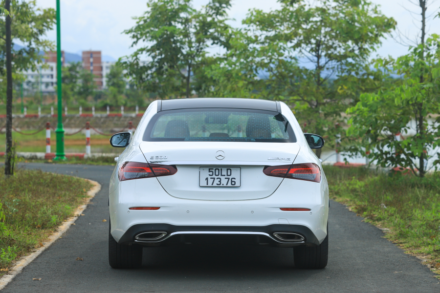Đánh giá E300 AMG - sedan hài hòa nhất của Mercedes-94-5