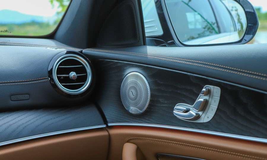 Đánh giá E300 AMG - sedan hài hòa nhất của Mercedes-94-9