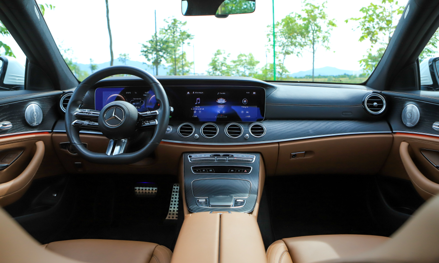 Đánh giá E300 AMG - sedan hài hòa nhất của Mercedes-94-10