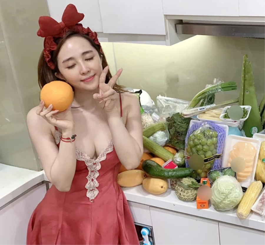 Sao Việt mặc bikini, nội y sexy vào bếp