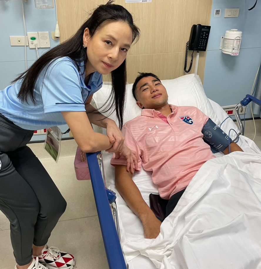 Tỷ phú Madam Pang vào viện thăm 'Messi Thái'