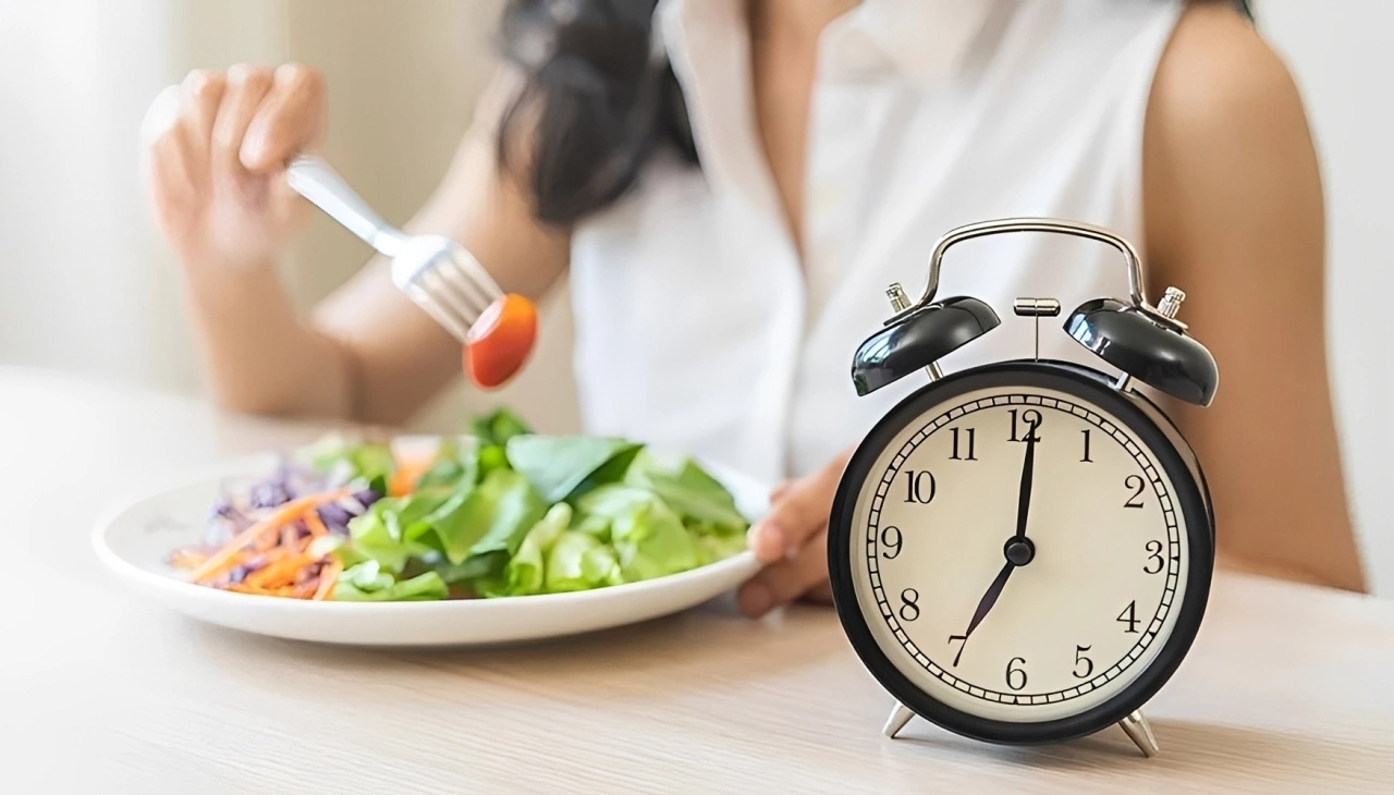 Ăn tối trước 19h có thực sự giúp giảm cân?
