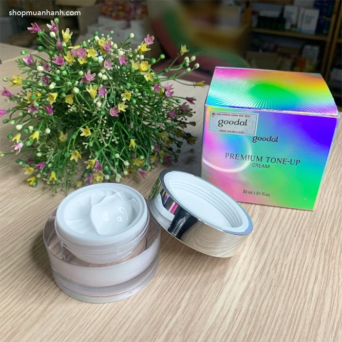 Kem Ốc Sên Dưỡng Trắng Goodal Premium Snail Tone Up Cream