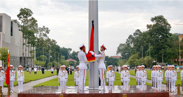 Thăm Quan Lăng Bác: Hành Trình Trở Về Nguồn Cội-541-1