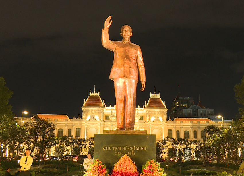 Khám Phá Phố Đi Bộ Nguyễn Huệ: Trung Tâm Giải Trí Sôi Động Của Thành Phố Hồ Chí Minh-600-1