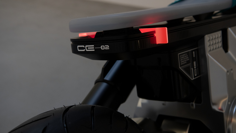BMW Motorrad CE02 Concept - xe điện cho người mới-6